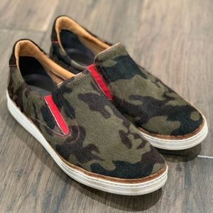 Robert Graham “Pony” size 11 Camo Olive Green/Red/Black